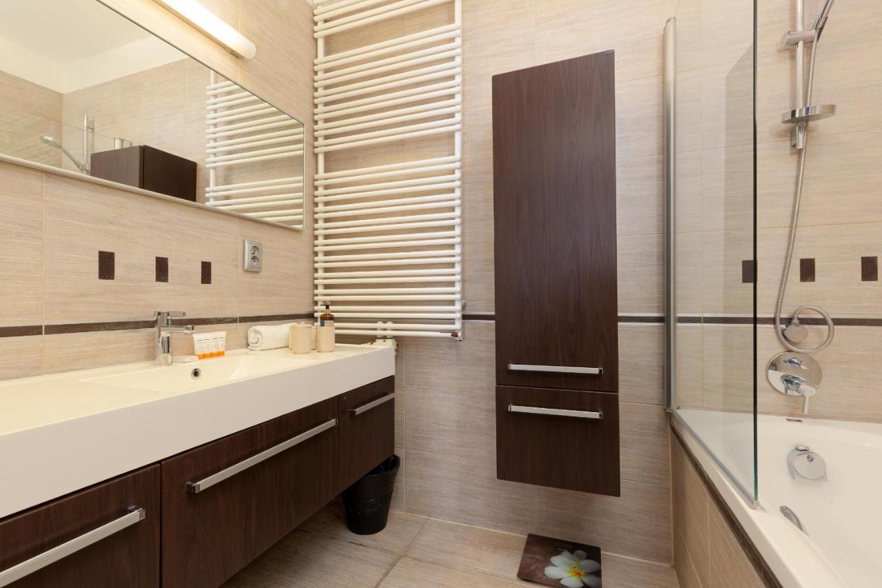 Residence On Wspolna Str. Apartment Warsaw By Renters Extérieur photo