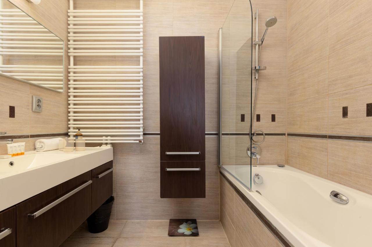 Residence On Wspolna Str. Apartment Warsaw By Renters Extérieur photo